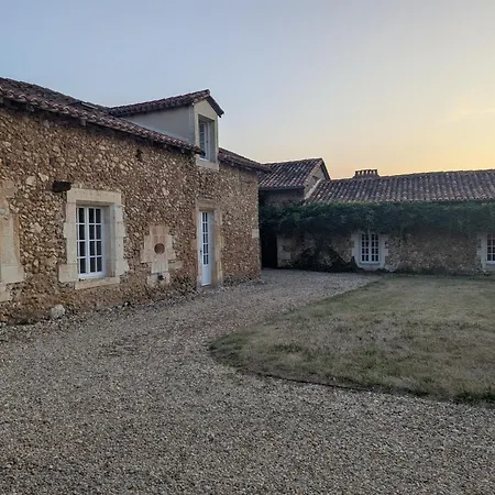 Le Clos De Moncouche بيت للعطل